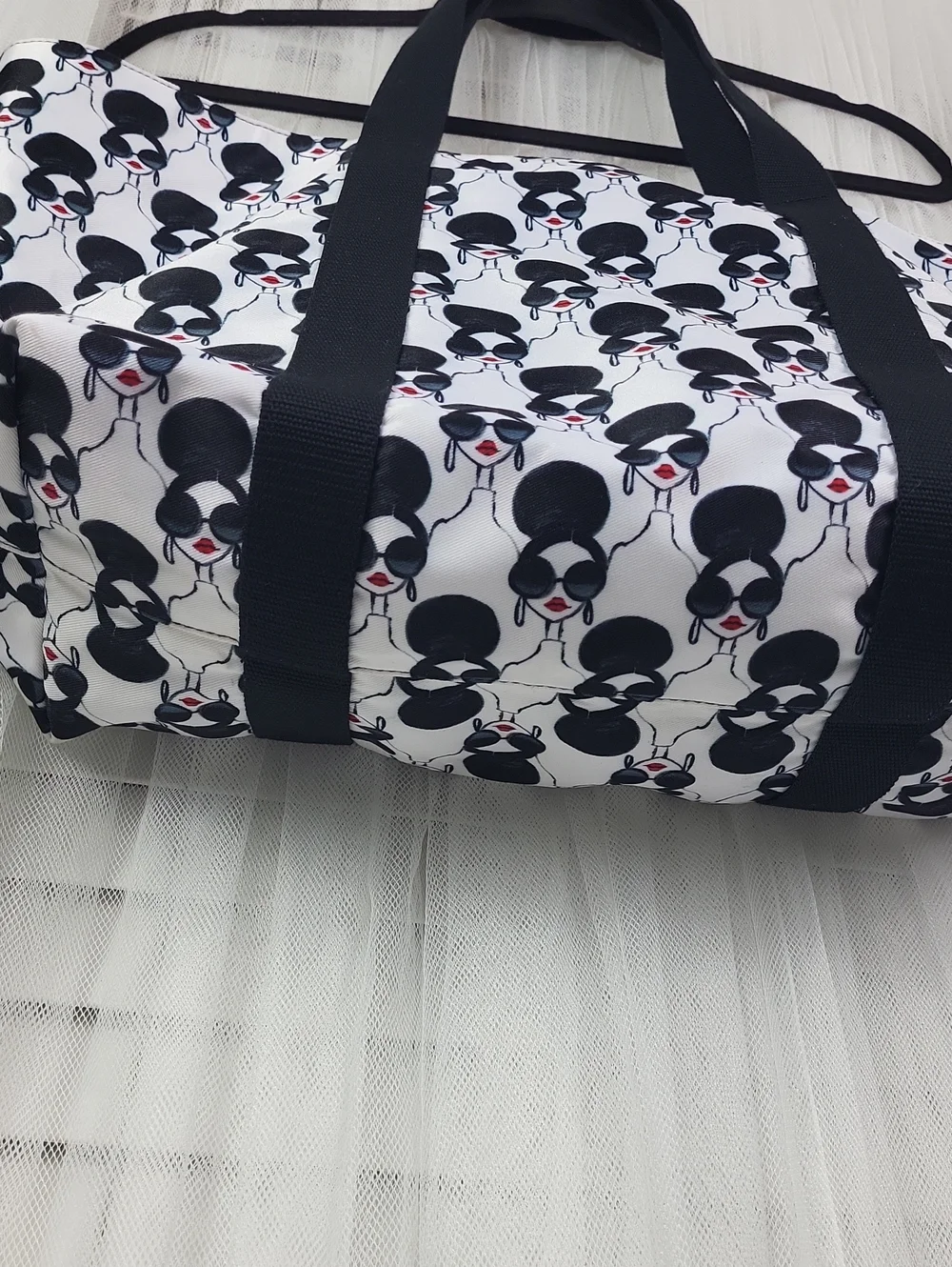 Alice + Olivia spacious black